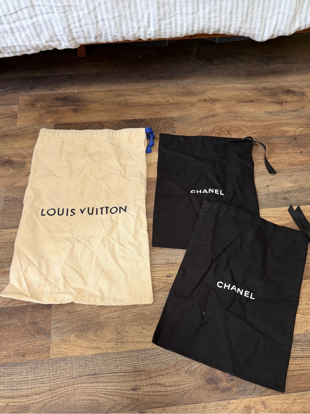 Louis Vuitton Beige Dust Bag with Black Logo